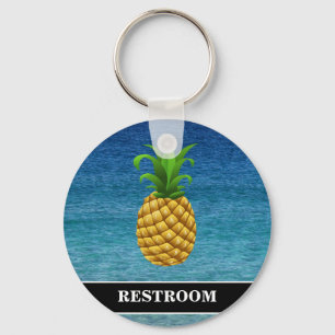 Porte-clés Ananas sur des toilettes d'arrière - plan d'océan