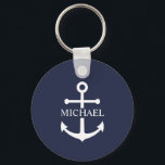 Porte-clés Ancre bleue marine nautique nom personnalisé<br><div class="desc">Ce cadeau personnalisé présente un dessin d'ancre blanc avec un nom personnalisé dans une police sérif classique blanche sur fond bleu marine. Une idée de cadeau nautique attentionné pour la décoration de la maison de plage, un cadeau pour la fête des pères pour papa, un cadeau de remerciement pour les...</div>