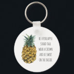 Porte-clés Aquarelle moderne ananas et citation amusante posi<br><div class="desc">Aquarelle moderne ananas et citation amusante positive</div>