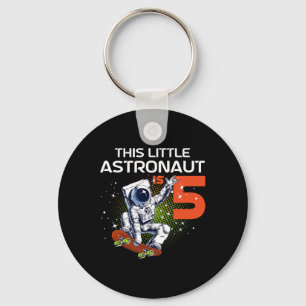 Porte-clés Astronaute faisant du skateboard pour son 5ème ann
