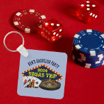 Porte-clés Bachelor Party sur mesure Las Vegas Trip Casino<br><div class="desc">Customisez vos propres porte - clés de baccalauréat pour un voyage à Las Vegas. Un porte - clé cool personnalisé avec des éléments de casinos de jeu tels que un jeu de cartes, des jetons de poker, et roulette roue avec Vegas Trip en script jaune. Amusant joueur de escapade garde...</div>