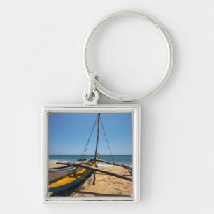 Porte-clés Bateau de pêche amarré sur la plage