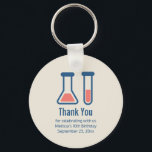 Porte-clés Beaker & Test Tube Science Thème Anniversaire<br><div class="desc">Un porte - clé d'anniversaire pour une soirée à thème scientifique. Un joli dessin d'un tube d'essai et d'un bécher. Parfait pour les types scientifiques.</div>