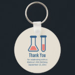 Porte-clés Beaker & Test Tube Science Thème Anniversaire<br><div class="desc">Un porte - clé d'anniversaire pour une soirée à thème scientifique. Un joli dessin d'un tube d'essai et d'un bécher. Parfait pour les types scientifiques.</div>