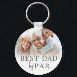 Porte-clés Best Dad By Par Photo<br><div class="desc">This personalized keychain for a golf loving dad features a clean and classic design with a soft white gradient background. The phrase Best Dad By Par is displayed at the top in a timeless serif font, giving it a heartfelt and meaningful touch. At the bottom, there’s space for a custom...</div>