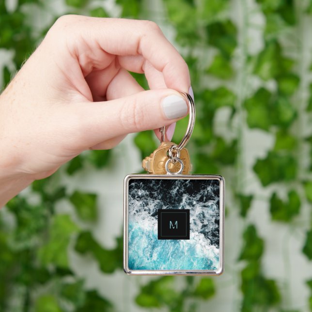 Porte-clés Blue Black Ocean Waves Hawaii Monogramme (main)