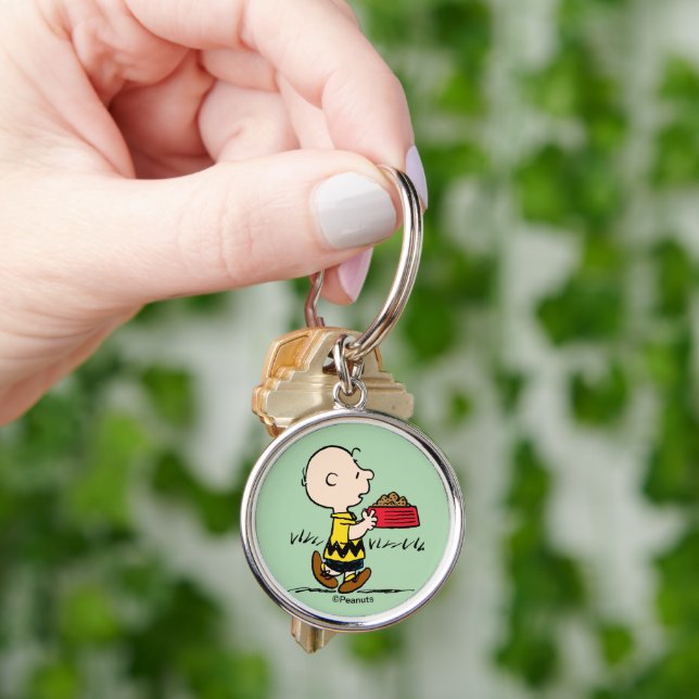 Porte-clés cacahuètes | Charlie Brown avec Snoopy's Dish (main)