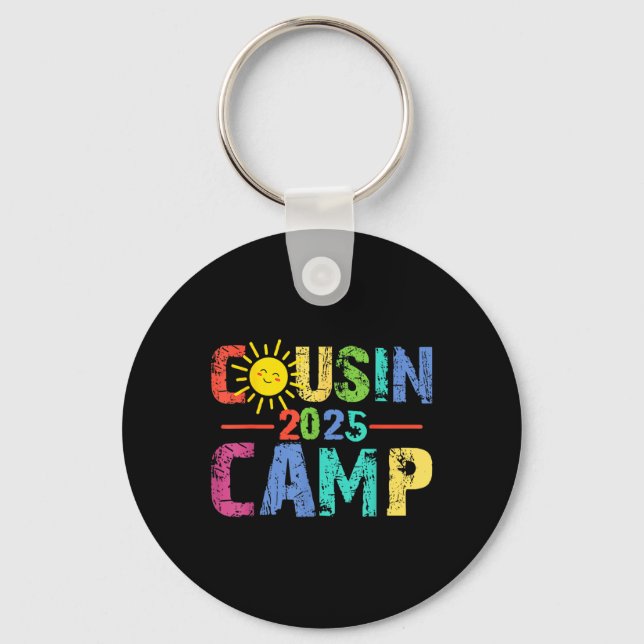 Porte-clés Camp Cousin 2025 Camping Campfire Vacances d'été (Recto)