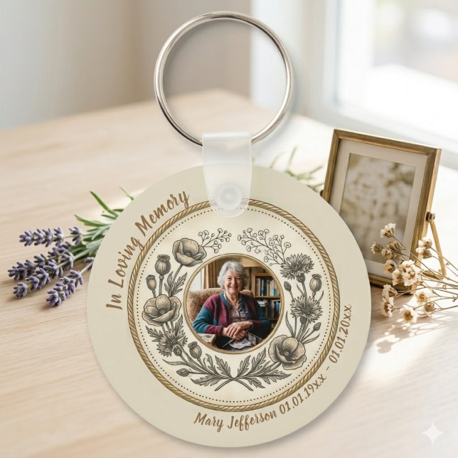 Porte-clés Célébration de la vie commémorative botanique vint (Vintage floral photo keychain for a grieving family to wear at a celebration of life service.)