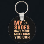 Porte-clés Chaussures Ont Plus De Miles Moitié Marathon Runne<br><div class="desc">Cette idée graphique est pour les coureurs de marathon. Ce drôle de vêtement graphique / citation rend tous les amateurs de course heureux.</div>