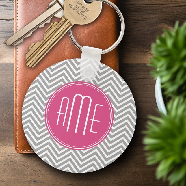 Porte-clés Chevrons gris et rose avec Monogramme personnalisé (Personalized Keychain - Add Name or Monogram)