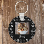 Porte-clés Chien de chat animal Empreintes de pattes Black Ph<br><div class="desc">This design created though digital art. It may be personalized in the area provide or customizing by choosing the click to customize further option and changing the name, initials or words. Donc, change le texte color and style or delete the text for an image only design. Contact me at colorflowcreations@gmail.com...</div>