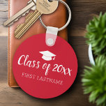 Porte-clés Classe d'année et nom - Rouge peut changer de coul<br><div class="desc">Ajoutez le nom de diplômé et n'importe quelle année à ce design minimal et moderne. Cela peut être utilisé pour n'importe quel diplômé ou réunion - lycée,  collège,  lycée,  sciences infirmières,  médecine ou même école de commerce.</div>