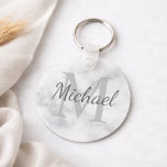 Porte-clés Classy Marble Personalized Monogram and Name<br><div class="desc">Personalized Monogram and Name Gift
features personalized name in grey script font style and monogram in light grey serif font style as background,  on white marble background.

Perfect as holiday gift,  family reunion favors,  thank you gift for groomsmen and gift for any special occasions.</div>