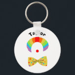 Porte-clés Clown avec perruque arc-en-ciel Illustration perso<br><div class="desc">Créez votre propre porte - clé clown personnalisé. Il présente l'illustration d'un clown portant une perruque de couleur arc-en-ciel, un nez de clown rouge et une cravate d'arc de pois jaune et est prêt à être customisé avec un nom ou un autre texte personnalisé. Fait une grande faveur de fête...</div>