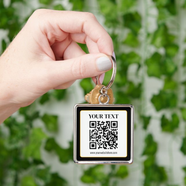 Porte-clés Code QR d'entreprise avec texte en haut et en bas, (main)