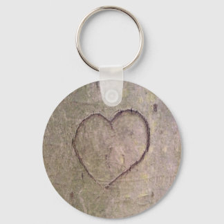 Porte-clés Coeur sculpté dans un arbre