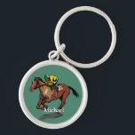 Porte-clés Course de chevaux personnalisée<br><div class="desc">Cadeaux et accessoires sportifs pour les amateurs de courses hippiques. Course à cheval et de jockey en jersey jaune et casquette vert équitation numéro 7. Arrière - plan vert.</div>