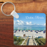 Porte-clés Destin Florida Jolie Plage Photographie Souvenir<br><div class="desc">Ce joli porte - clé de plage de Destin Florida présente de beaux nuages blancs flottant sur le bleu de l'océan. Parasols de plage et promenade à pied jusqu'à la côte bordée d'herbe et de sable côtier. Un magnifique cadeau de la côte émeraude pour un Floridien qui aime la côte...</div>