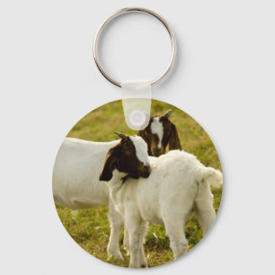 Porte-clés Deux chèvres dans un champ herbeux