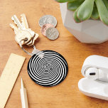 Porte-clés Déverrouiller la spirale magique de l'hypnose<br><div class="desc">Déverrouillez un peu de magie chaque fois que vous atteignez vos clés avec ce porte - clé hypnotique ! Doté d'un design en spirale noir et blanc rétro moderne, cet accessoire amusant et branché est parfait pour les amateurs de magie, d'hypnose et d'illusions optiques psychédéliques. C’est une façon ludique d’ajouter...</div>