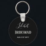Porte-clés Dons de la fête de la mariée du budget noir blanc<br><div class="desc">Add three lines of text to this modern bridal party wedding venin. Simple black and white for a classy look. Suitable for ANY Member of your bridal party,  ie bridesmaid,  maid of honor,  flower girl,  mother of groom,  best man,  groomsmen,  father bride or groom.</div>