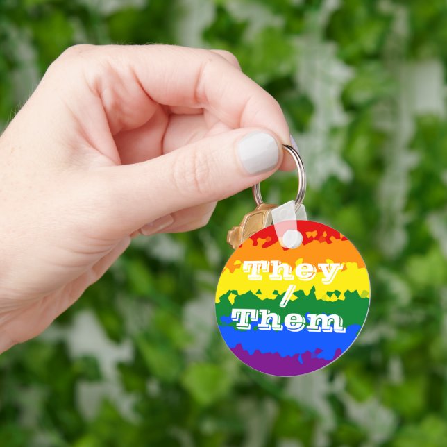 Porte-clés Drapeau de fierté gay personnalisable Funky Boho a (main)