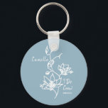 Porte-clés Dusty Blue Rustic I Do Crew Bridesmaid<br><div class="desc">Fleur botanique contre un bleu roux et rustique coloré fait un cadeau de femme de chambre pour votre fête de mariée. Customisez facilement avec le nom et la date de l'événement de votre choix. Cadeaux pour la fête de bachelorette,  fête de mariée,  femme d'honneur,  et plus encore.</div>