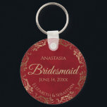 Porte-clés Elégant Gold Frills sur Red Bridesmaid Mariage cad<br><div class="desc">Ces porte - clés sont conçus pour donner comme faveurs aux serveuses d'honneur à votre mariage. Elles présentent un design simple mais élégant, avec un arrière - plan rouge pourpre foncé marbré, des lettres en or et une bordure florale en faux feuille doré en dentelle. Le texte dit "Bridesmaid" avec...</div>