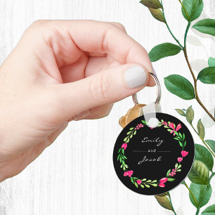 Porte-clés Élégante couronne de fleurs rose Nom noir du coupl