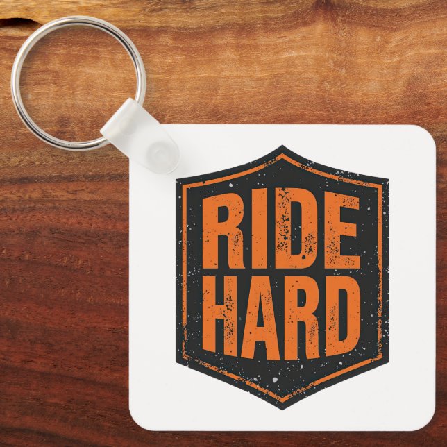 Porte-clés Emblème de motard rustique "Ride Hard" (Recto)
