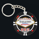 Porte-clés Épouser dans le jeton de poker de faveur de casino<br><div class="desc">ACCUEIL AU MARIAGE FABULEUX DES JEUNES MARIÉS ! Si vous attachez le noeud à Las Vegas ou votre propre ville natale, ces faveurs chanceuses de réception de mariage de style de casino sont sûres de frapper avec vos invités. La reproduction du Nevada célèbre signent dedans le rétro néon doo-battent le...</div>
