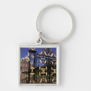 Porte-clés Europe, Angleterre, Londres. Porte dorée à l'extér