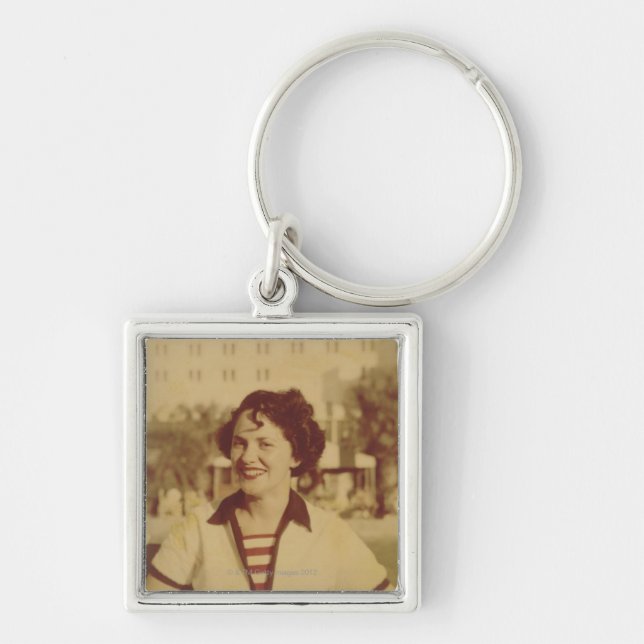 Porte-clés Femme s'asseyant dehors (Devant)