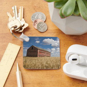 Porte-clés Fermes   Vielle grange rouge en champ de blé