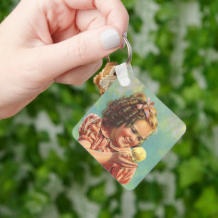 Porte-clés Fille vintage avec poussin, enfant heureux sourian