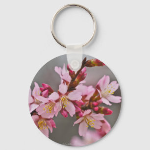 Porte-clés Fleurs de cerisier japonaises roses sur un ciel gr
