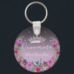 Porte-clés Fleurs et papillon princesse Quinceanera Keychai<br><div class="desc">Belles étoiles faux brillantes sur la bordure supérieure. Design élégant et tendance avec typographie de script sophistiquée. Tout le texte est ajustable et facile à changer pour vos besoins de partie. Grand design élégant Quinceañera. Disponible en différentes couleurs. Belle tiara princesse avec arrangement floral. Papillon bleu avec au fond la...</div>