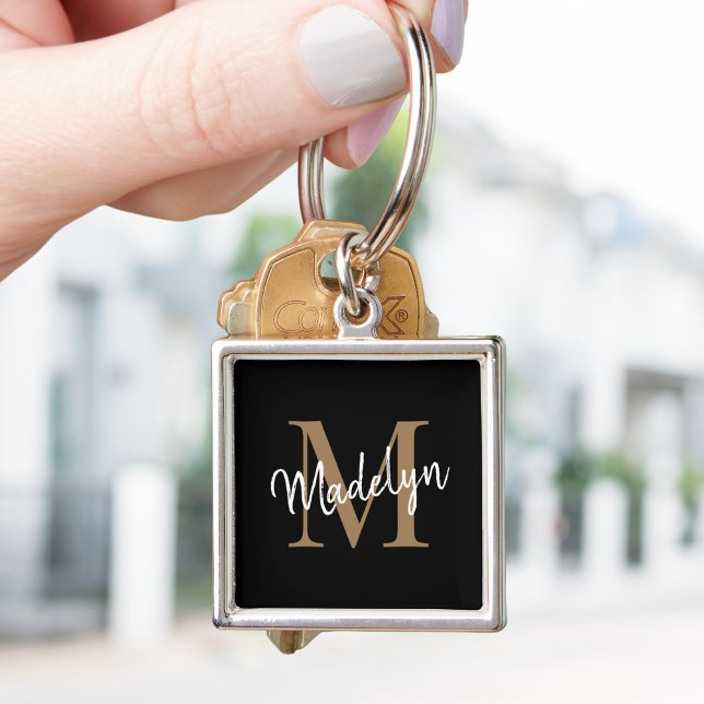 Porte-clés Girl Black Gold Monogramme Nom Élégant Script chic (Stylish black gold keychain with your name and initial in a girly script font.)