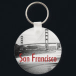 Porte-clés Golden Gate Bridge, San Francisco<br><div class="desc">Superbe photo en noir et blanc du Golden Gate Bridge à San Francisco Bay vue de Baker Beach avec le texte rouge "San Francisco". Copyright © 2009 Karin Hildebrand Lau.</div>