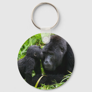 Porte-clés Gorille des montagnes bébé embrasse un gorille dos