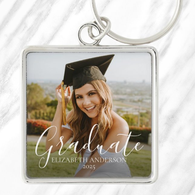 Porte-clés Graduate 2025 Script Photo personnalisée (Graduate 2025 Script Custom Photo Keychain)