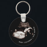 Porte-clés Grossesse Bébé Sonogramme Ultrasons Photo Nouvelle<br><div class="desc">Grossesse Bébé Sonogramme Ultrasound Photo Nouveau Maman porte - clé Peut être entièrement customisé pour répondre à vos besoins. © Gorjo Designs. Fait pour vous via la plateforme Zazzle. // Note : la photo utilisée est une image de réserve uniquement. Vous devrez remplacer par votre propre photo avant de commander/imprimer....</div>