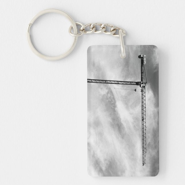 Porte-clés Grue de construction et ciel photo noir et blanc (Devant)