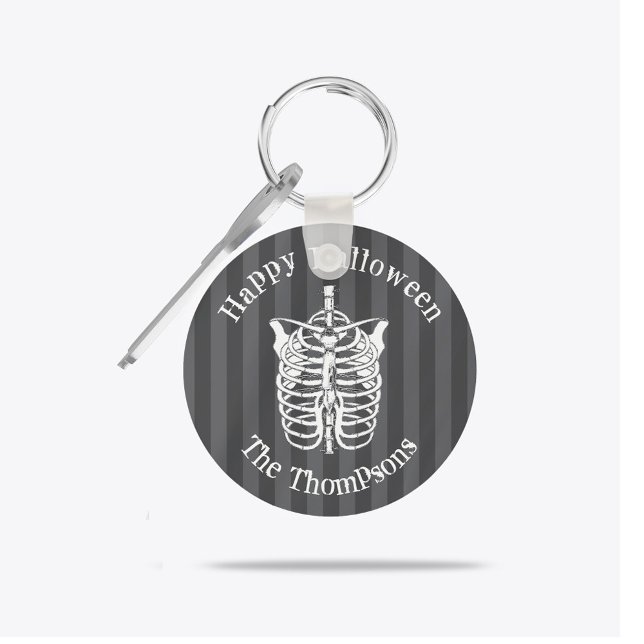 Porte-clés Halloween moderne squelette Éffrayant X-Ray (Personalized spooky skeleton Halloween keychain with gothic striped background design.)