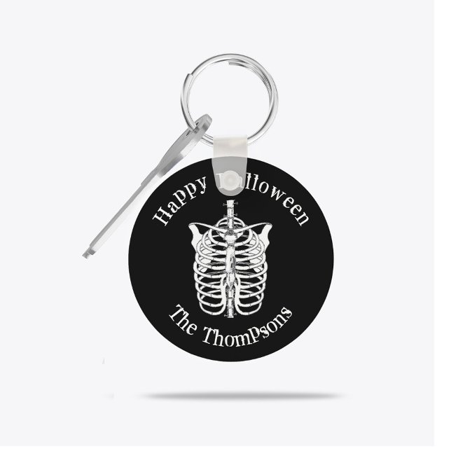 Porte-clés Halloween squelette Éffrayant X Ray (Personalized gothic skeleton Halloween keychain with bold black background design.)