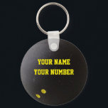 Porte-clés ID Porte - clé de squashball Balise VOTRE NOM ET V<br><div class="desc">C'est un excellent moyen d'identifier vos clés ou votre sac de sport. Modèle facile à utiliser pour personnaliser avec votre nom et votre numéro.</div>
