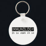 Porte-clés Immunologie C'Est<br><div class="desc">L'Immunologie,  C'Est Ce Qu'Elle Est. Si l'Immunologie est votre passe-temps,  votre profession ou votre obsession,  montrez-le avec de grands t-shirts,  des tasses,  des autocollants et plus encore. Ce sont aussi de grands cadeaux pour les autres fans d'Immunologie!</div>