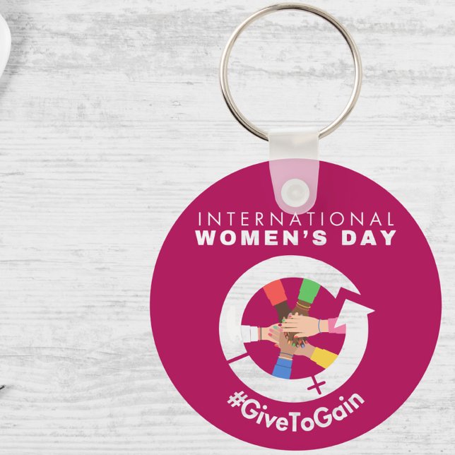 Porte-clés Journée internationale des femmes 2026 Donner pour (Créateur téléchargé)