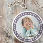 Porte-clés Joyeux anniversaire Simple moderne photo personnal<br><div class="desc">Ce design simple et moderne est composé de typographie serif et d'ajouter une photo personnalisée.</div>